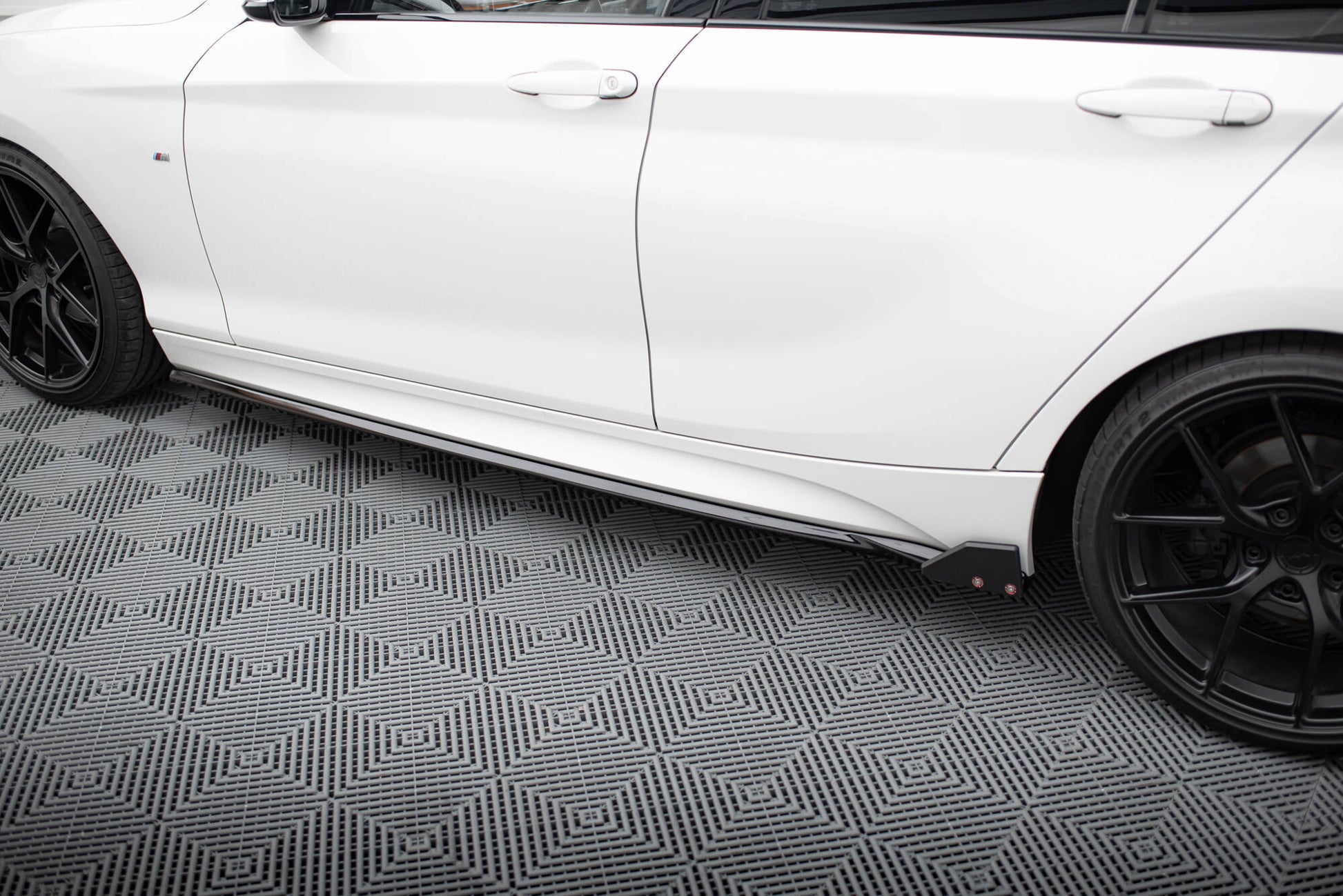 Maxton Seitenschweller Ansatz für V.4 + Flaps BMW 1er M-Paket / M140i F20 Facelift
