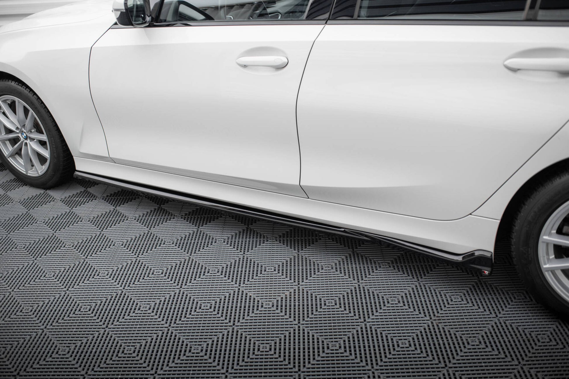 Maxton Seitenschweller Ansatz für BMW 3er Limousine / Touring G20 / G21 Facelift schwarz Hochglanz
