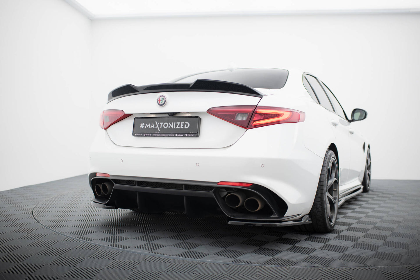 Maxton Heck Ansatz Flaps Diffusor für Alfa Romeo Giulia Quadrifoglio schwarz Hochglanz