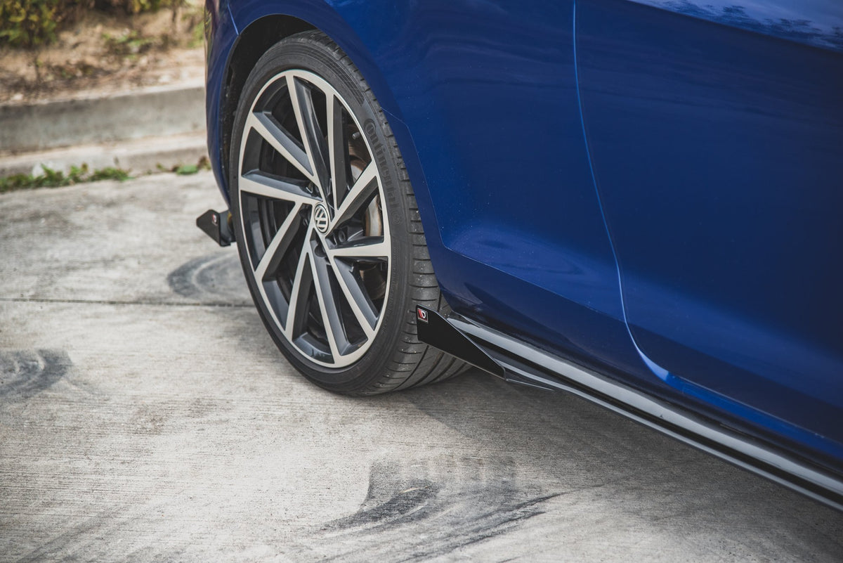 Maxton Robuste Racing Seitenschweller Ansatz für für + Flaps VW Golf 7 R / R-Line Facelift schwarz Hochglanz