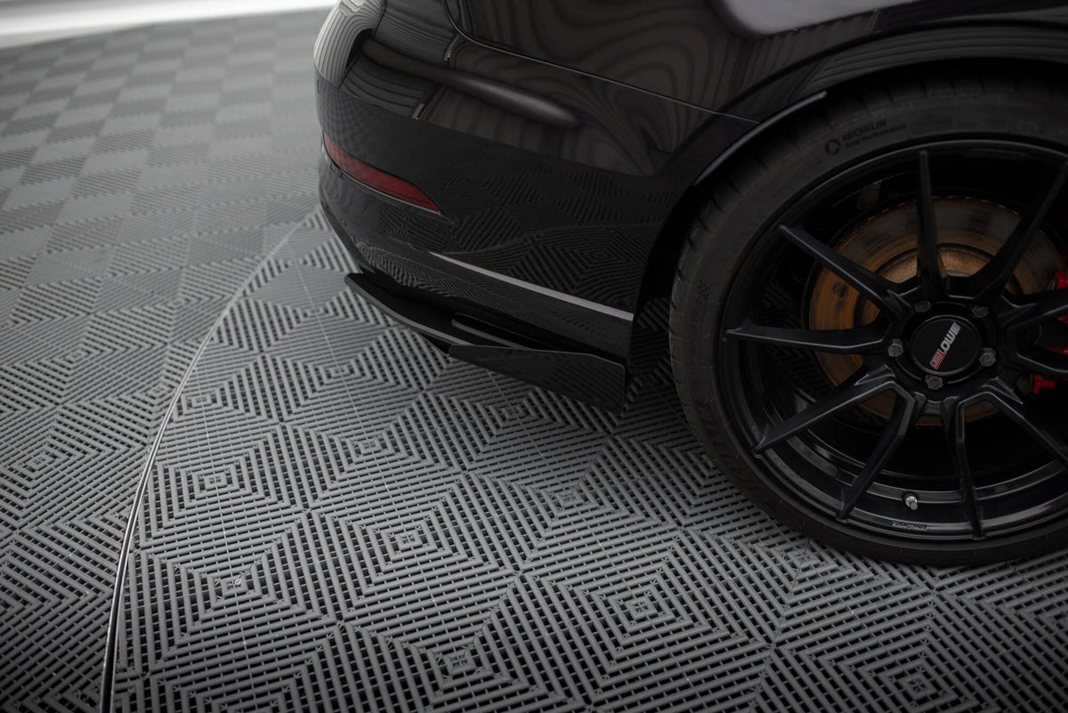 Maxton Hintere Seiten Flaps für Audi RS3 Limousine 8V Facelift schwarz Hochglanz