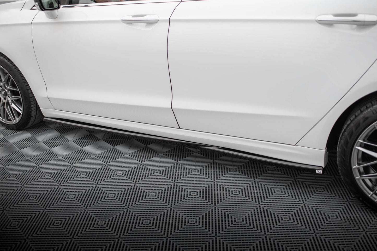 Maxton Seitenschweller Ansatz für Ford Mondeo Sport Mk5 Facelift / Fusion Sport Mk2 Facelift schwarz Hochglanz