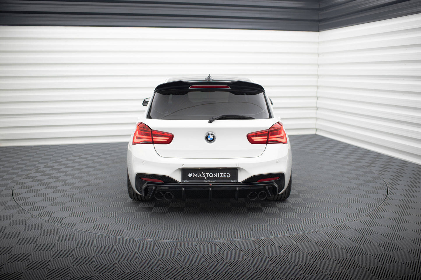 Maxton Diffusor Heck Ansatz für BMW 1er M-Paket / M140i F20 Facelift (Version mit Doppelauspuff auf beiden Seiten)
