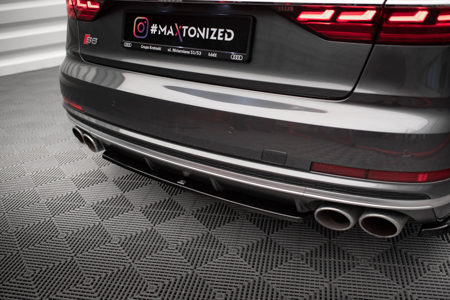 Maxton Mittlerer Diffusor Heck Ansatz für Audi S8 D5 schwarz Hochglanz