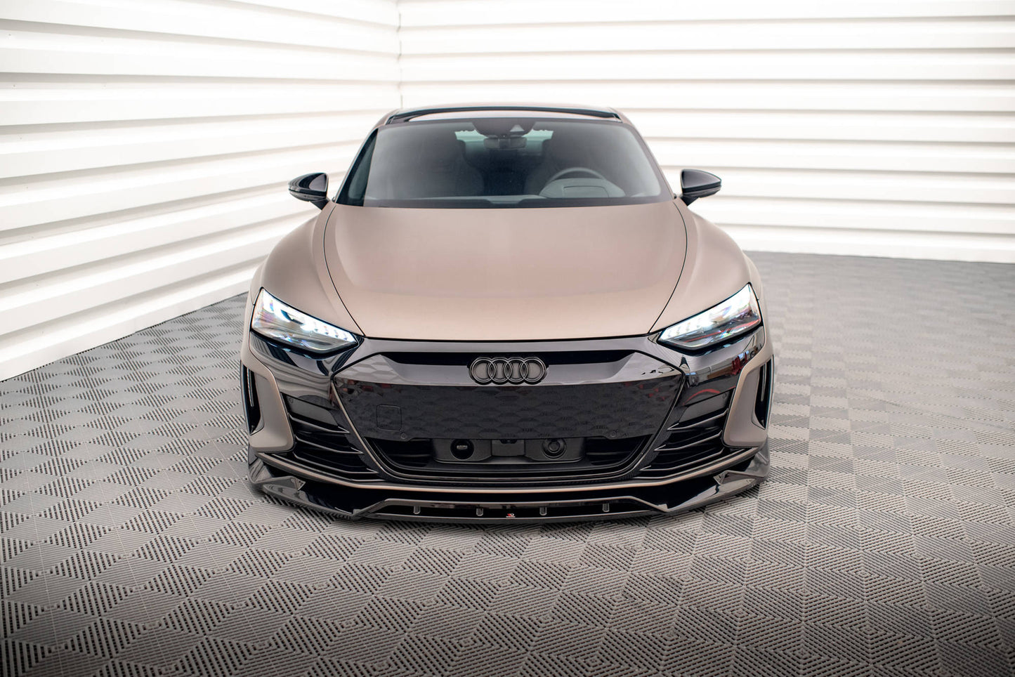 Maxton Front Ansatz V.2 für Audi e-Tron GT / RS GT Mk1 schwarz Hochglanz