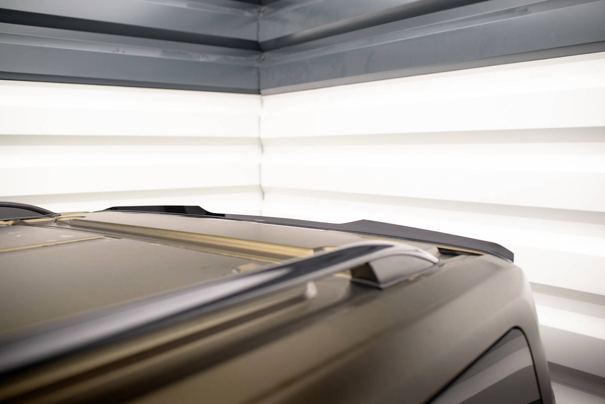 Maxton Spoiler CAP für Ford Tourneo Custom Mk1 Facelift schwarz Hochglanz