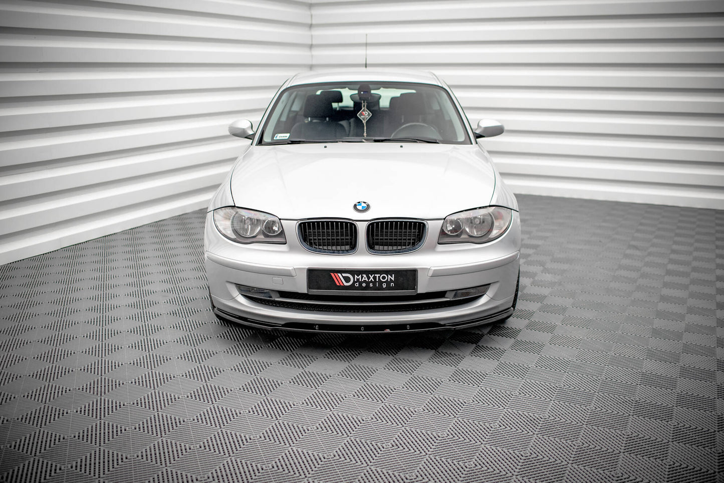 Maxton Front Ansatz V.2 für BMW 1er E81 Facelift schwarz Hochglanz
