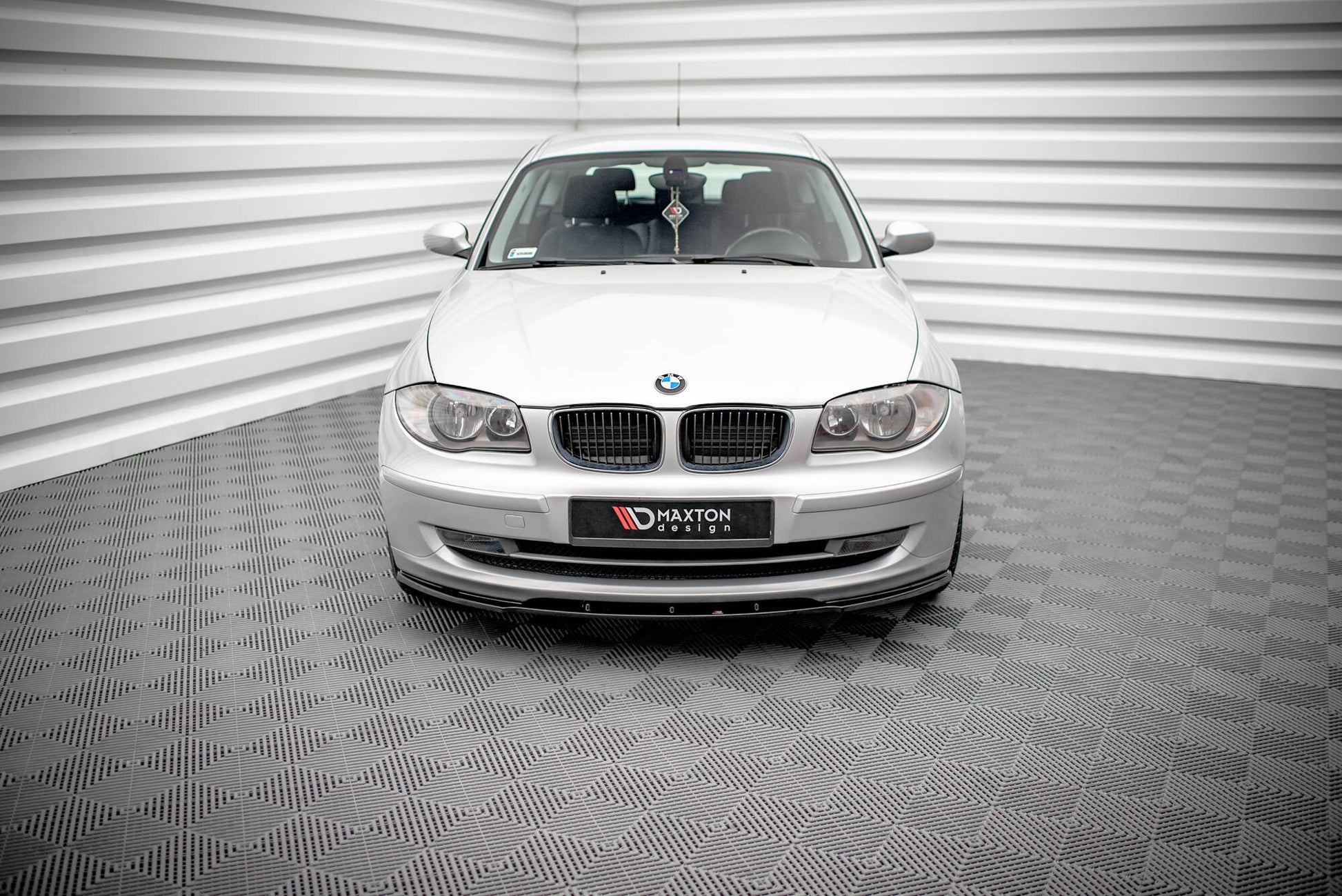 Maxton Front Ansatz V.2 für BMW 1er E81 Facelift schwarz Hochglanz