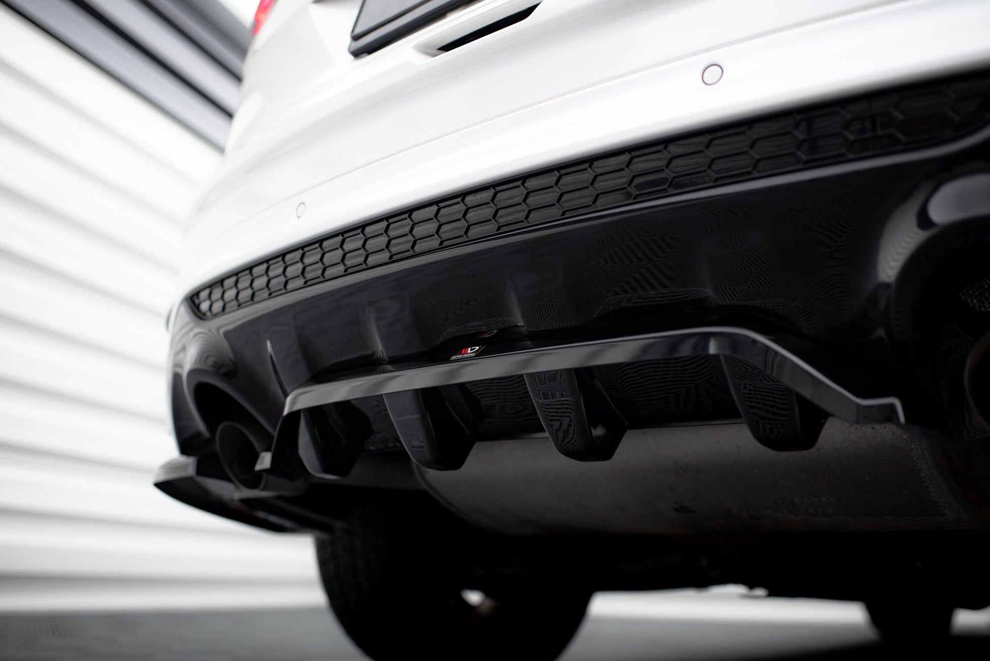 Maxton Mittlerer Diffusor Heck Ansatz DTM Look für Ford Kuga ST-Line Mk2 schwarz Hochglanz