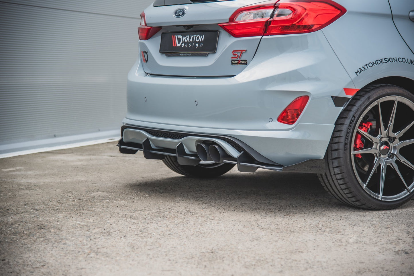 Maxton Robuste Racing Diffusor Heck Ansatz +Flaps für Ford Fiesta Mk8 ST schwarz Hochglanz