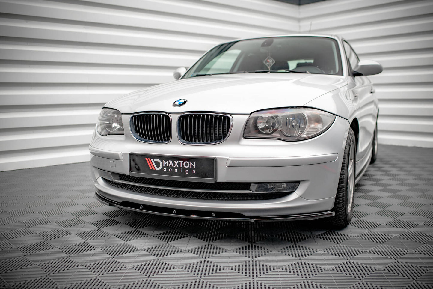 Maxton Front Ansatz V.2 für BMW 1er E81 Facelift schwarz Hochglanz