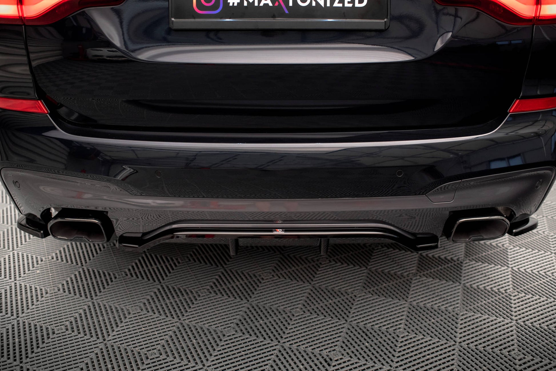 Maxton Mittlerer Diffusor Heck Ansatz DTM Look für BMW X3 M40i / M40d G01 schwarz Hochglanz