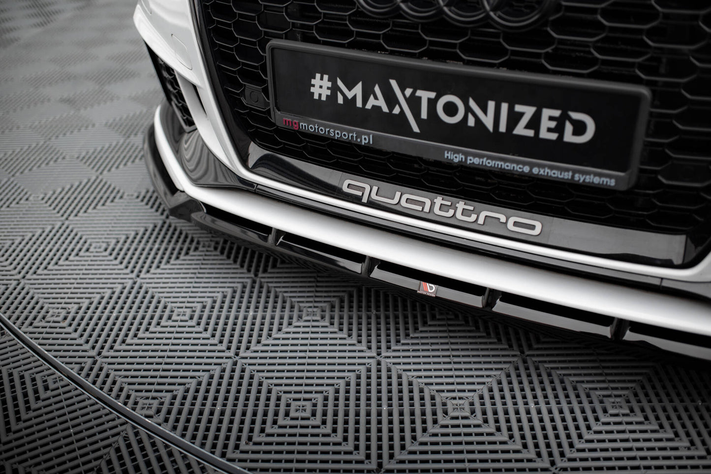 Maxton Front Ansatz V.3 für Audi RS3 Limousine 8V Facelift schwarz Hochglanz