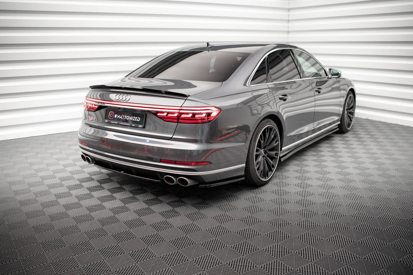 Maxton Heck Ansatz Flaps Diffusor für Audi S8 D5 schwarz Hochglanz
