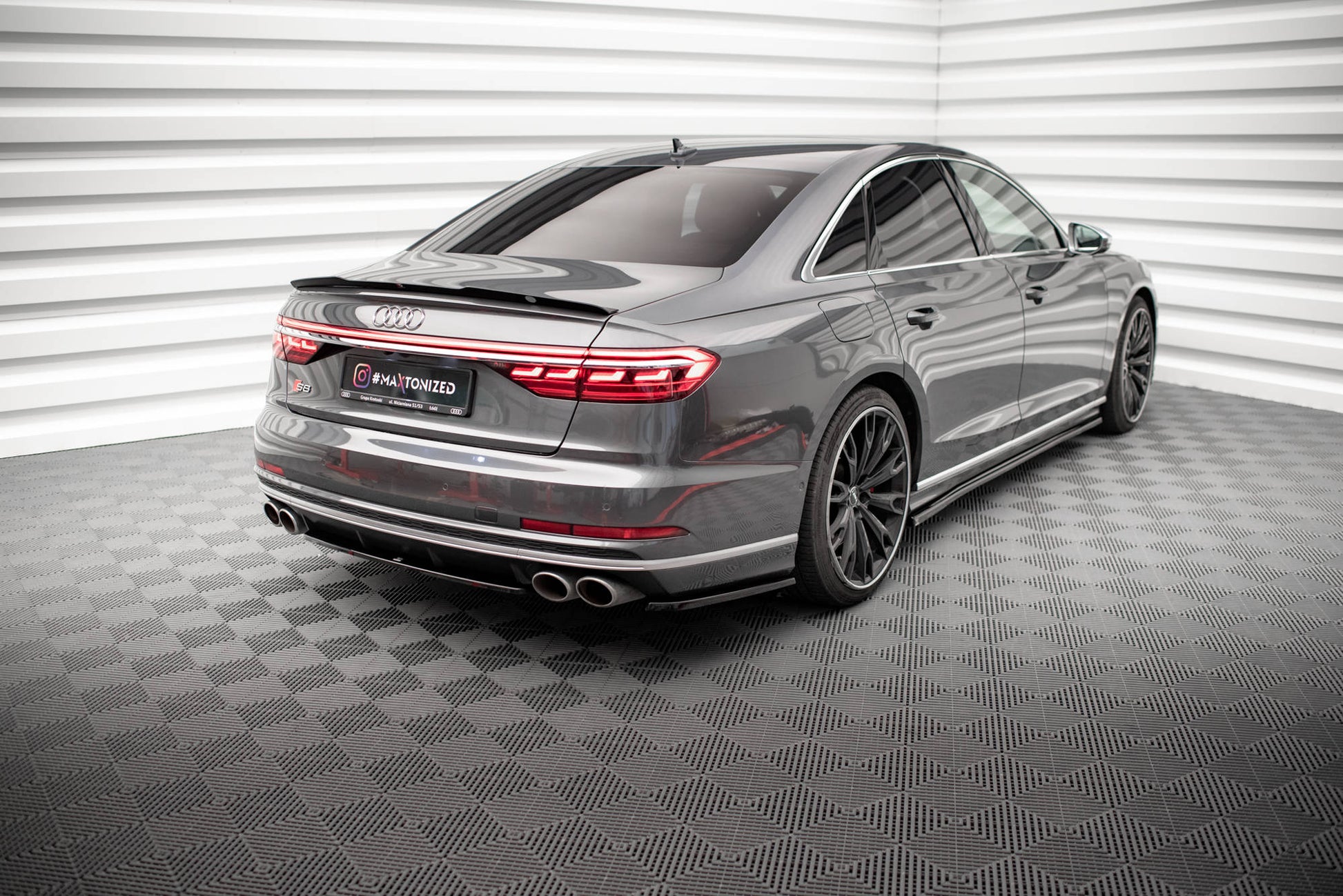 Maxton Heck Ansatz Flaps Diffusor für Audi S8 D5 schwarz Hochglanz