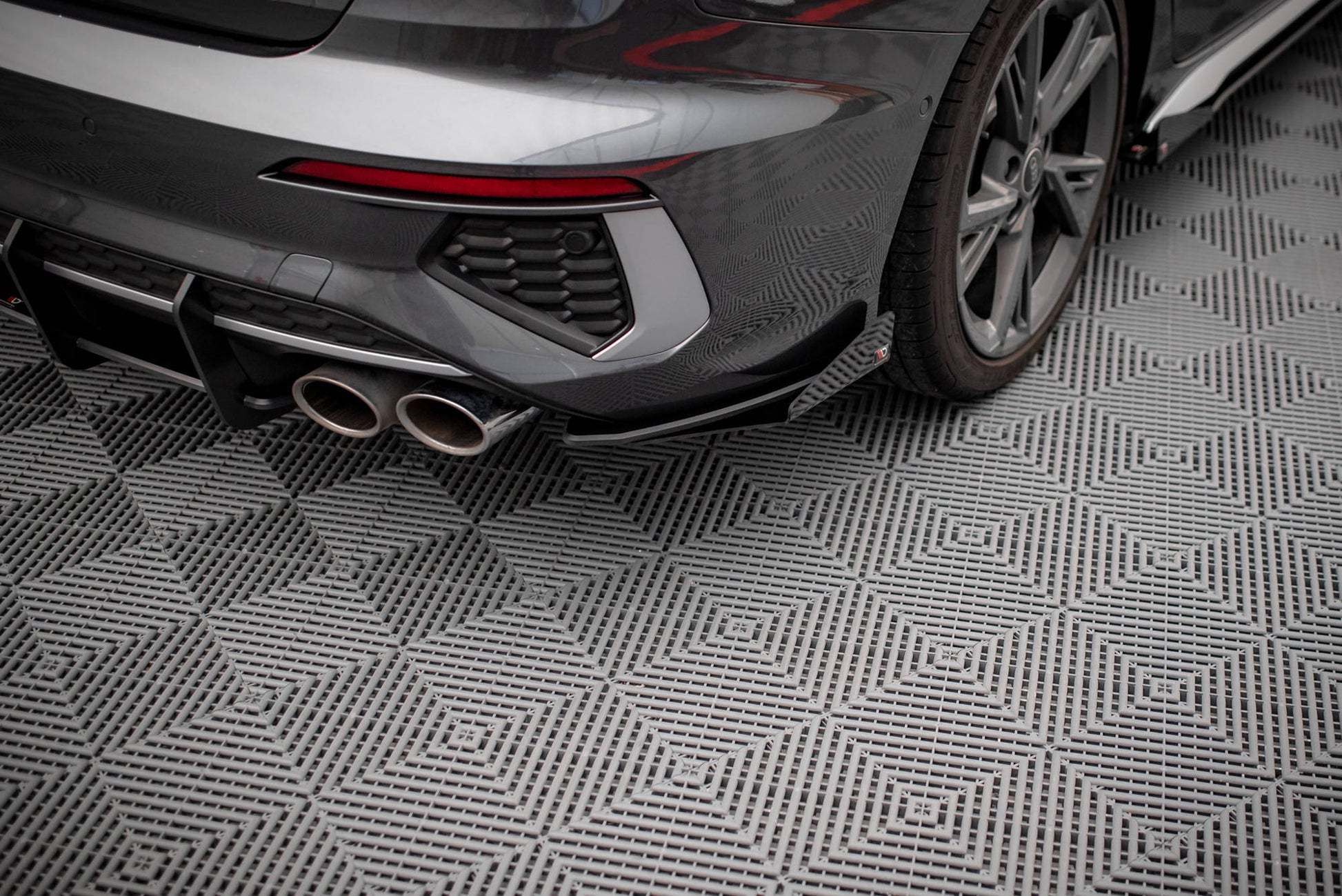 Maxton Street Pro Heck Ansatz Flaps Diffusor +Flaps für Audi S3 Limousine 8Y schwarz Hochglanz