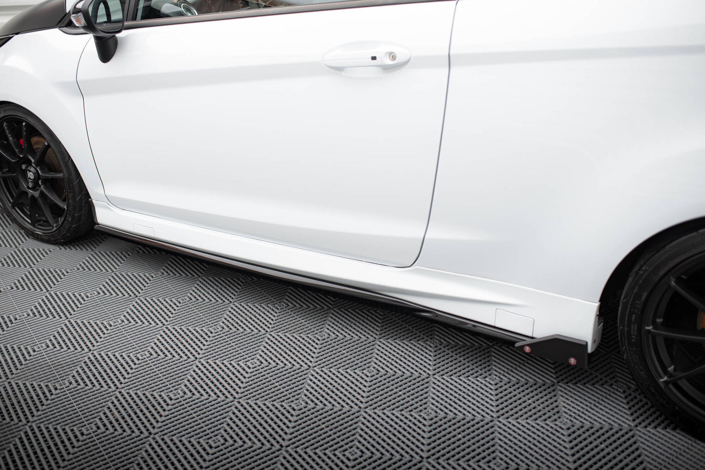 Maxton Seitenschweller Ansatz für V.4 + Flaps Ford Fiesta ST / ST-Line Mk7