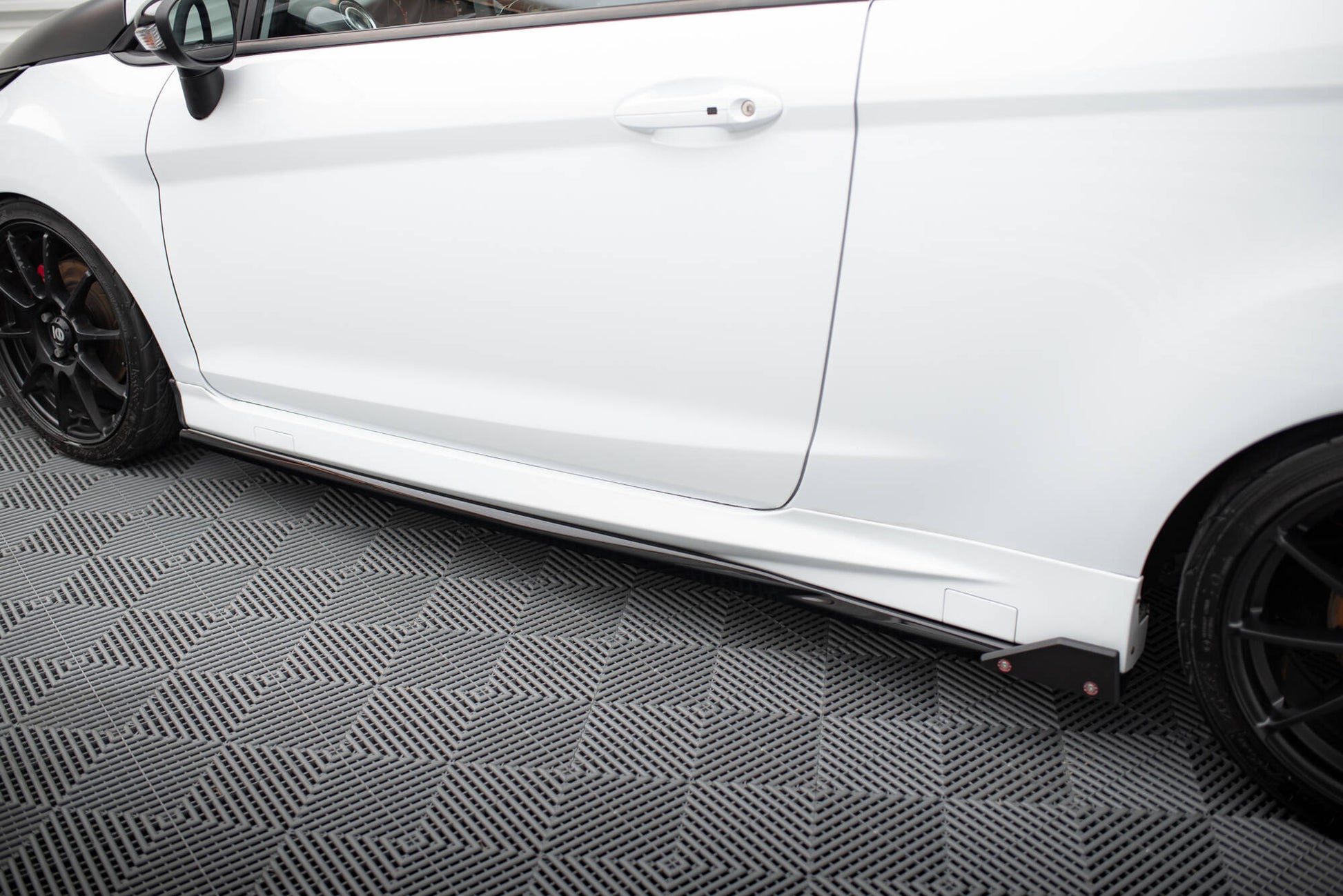 Maxton Seitenschweller Ansatz für V.4 + Flaps Ford Fiesta ST / ST-Line Mk7