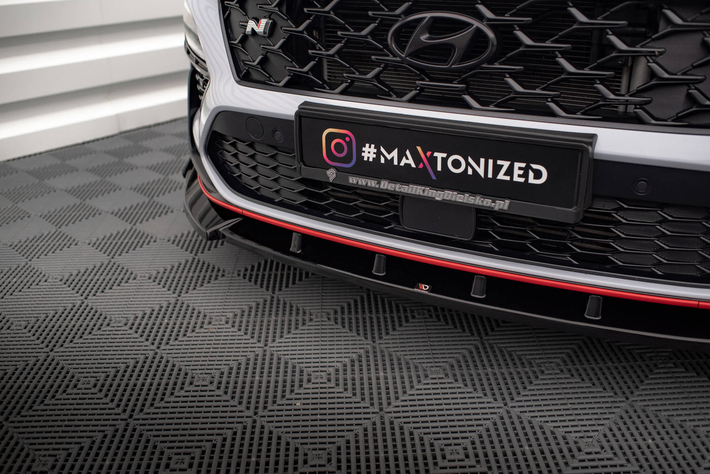 Maxton Front Ansatz V.2 +Flaps für Hyundai Kona N Mk1