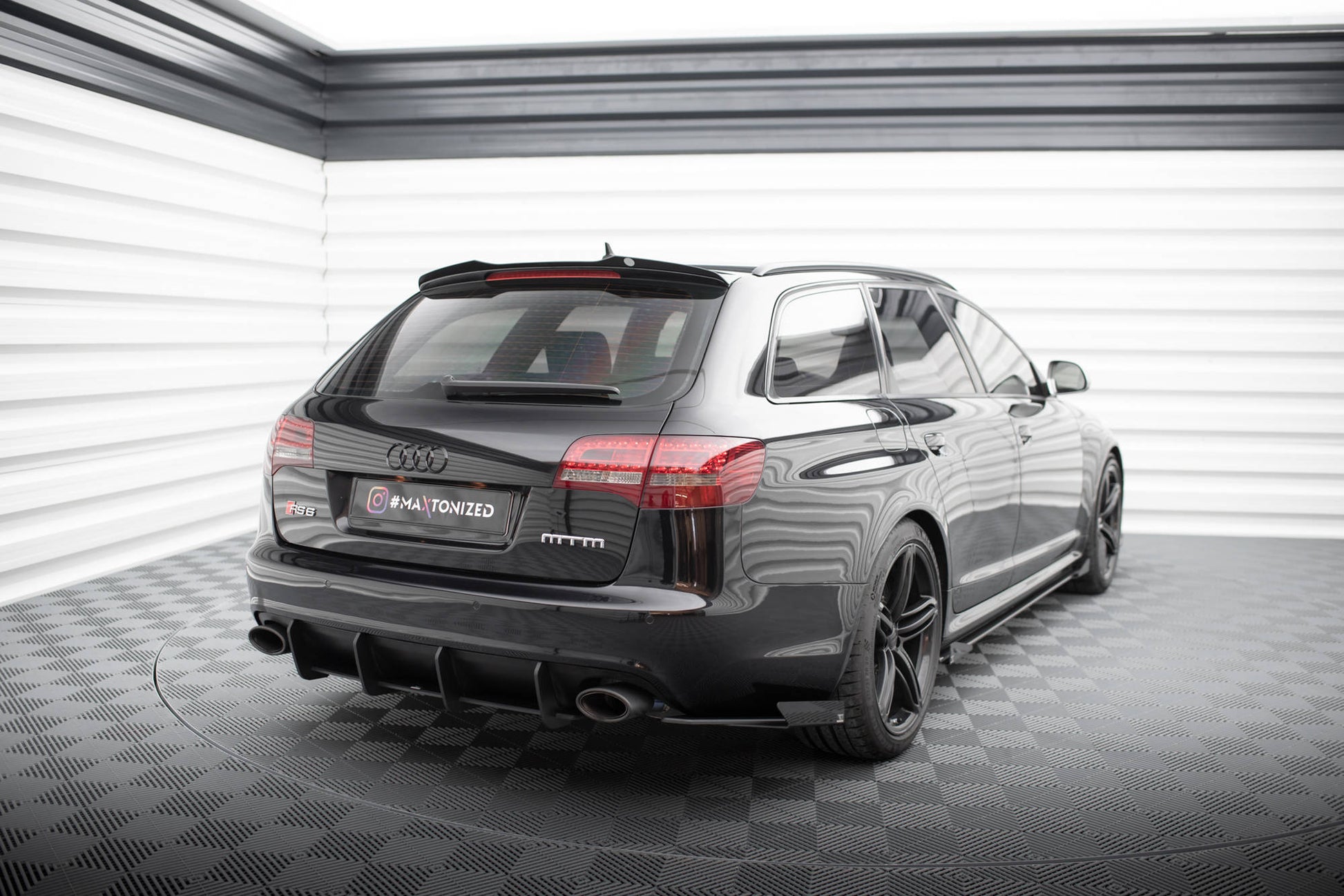 Maxton Hintere Seiten Flaps für Audi RS6 Avant C6 schwarz Hochglanz