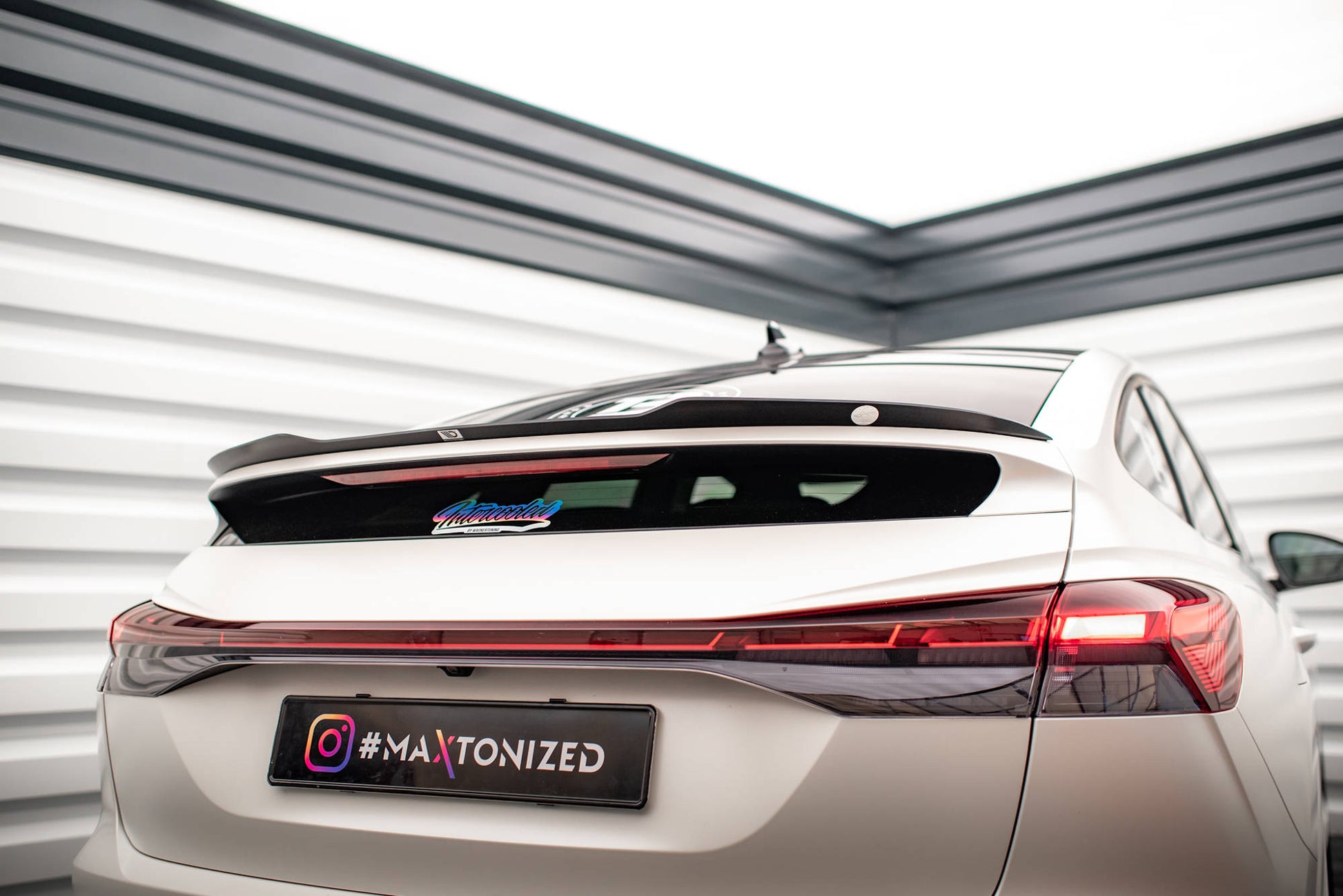 Maxton Spoiler CAP für Audi Q4 e-tron Sportback Mk1 schwarz Hochglanz