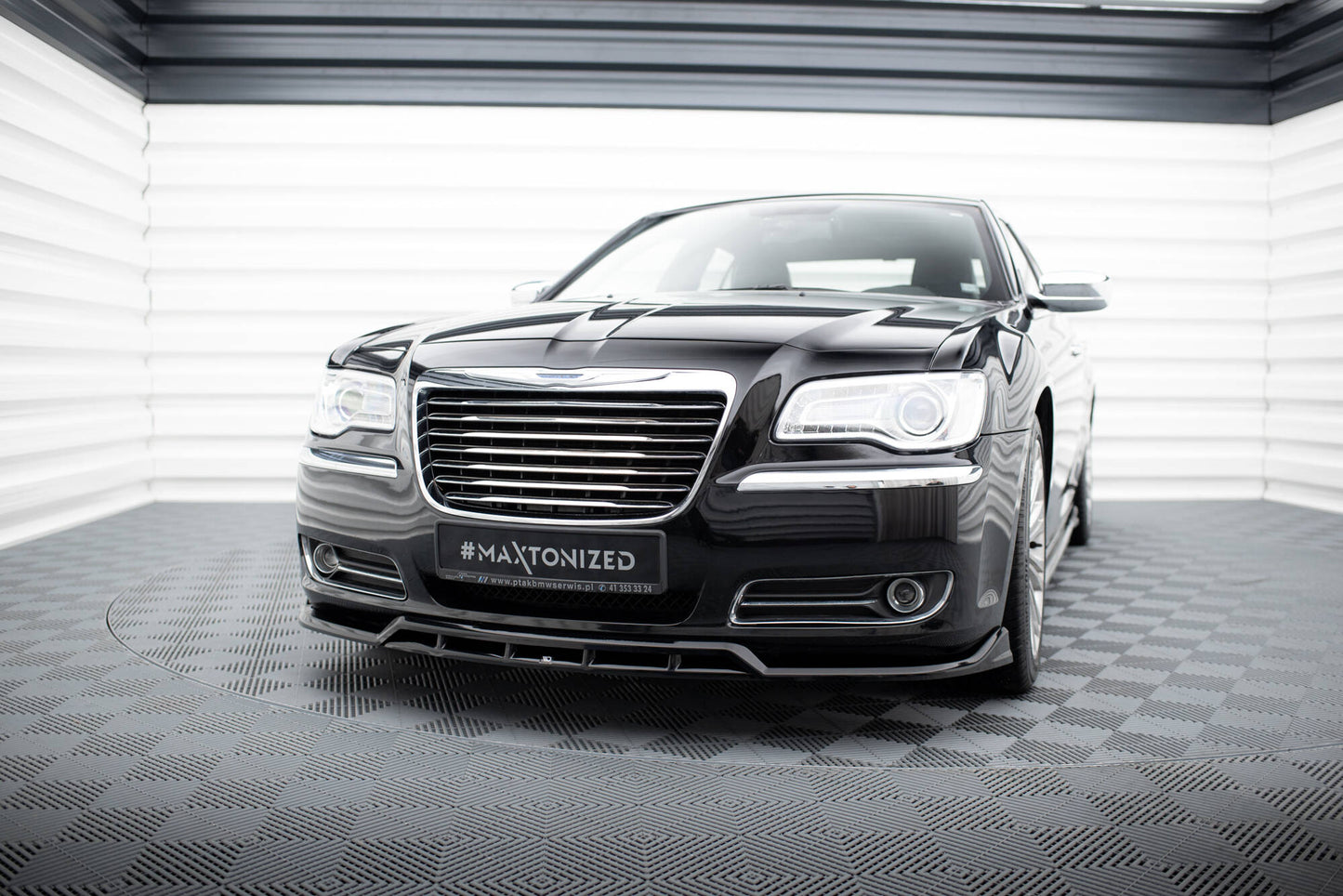 Maxton Front Ansatz für Chrysler 300 Mk2 schwarz Hochglanz