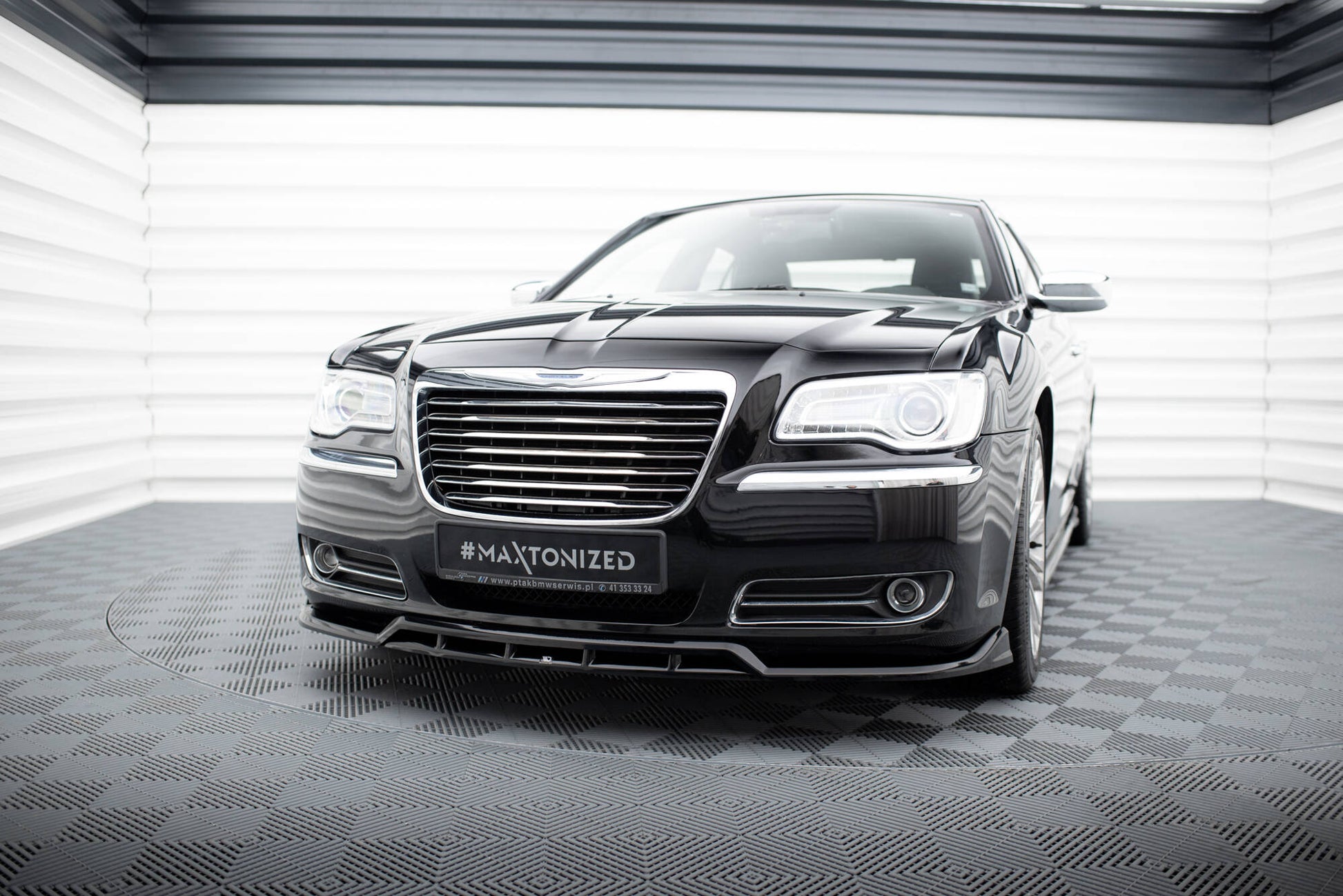 Maxton Front Ansatz für Chrysler 300 Mk2 schwarz Hochglanz