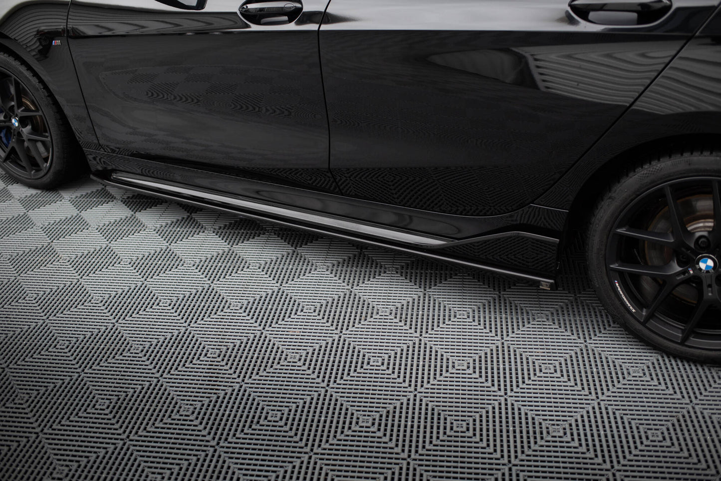 Maxton Seitenschweller Ansatz für BMW M135i M-Performance F40 schwarz Hochglanz
