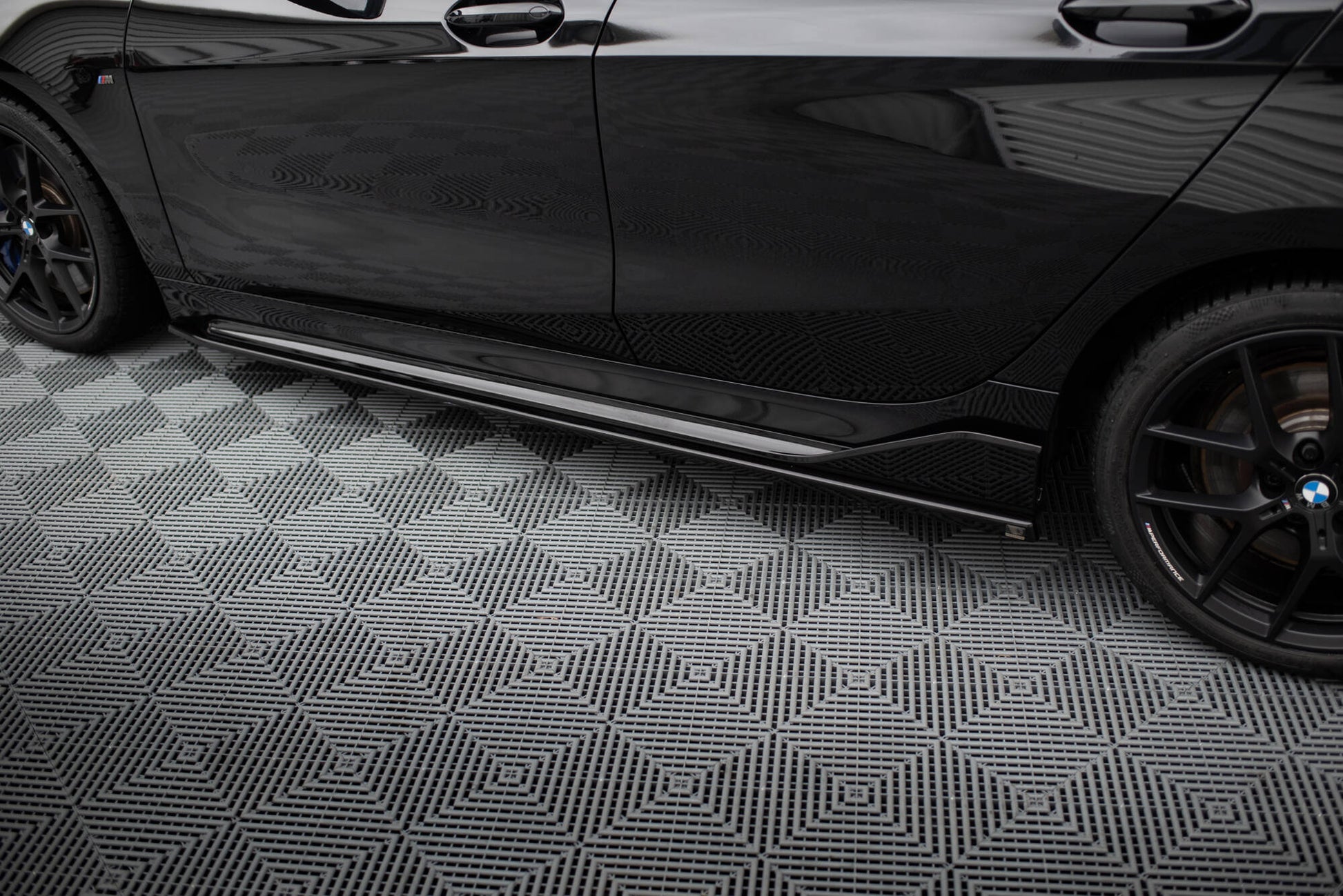 Maxton Seitenschweller Ansatz für BMW M135i M-Performance F40 schwarz Hochglanz