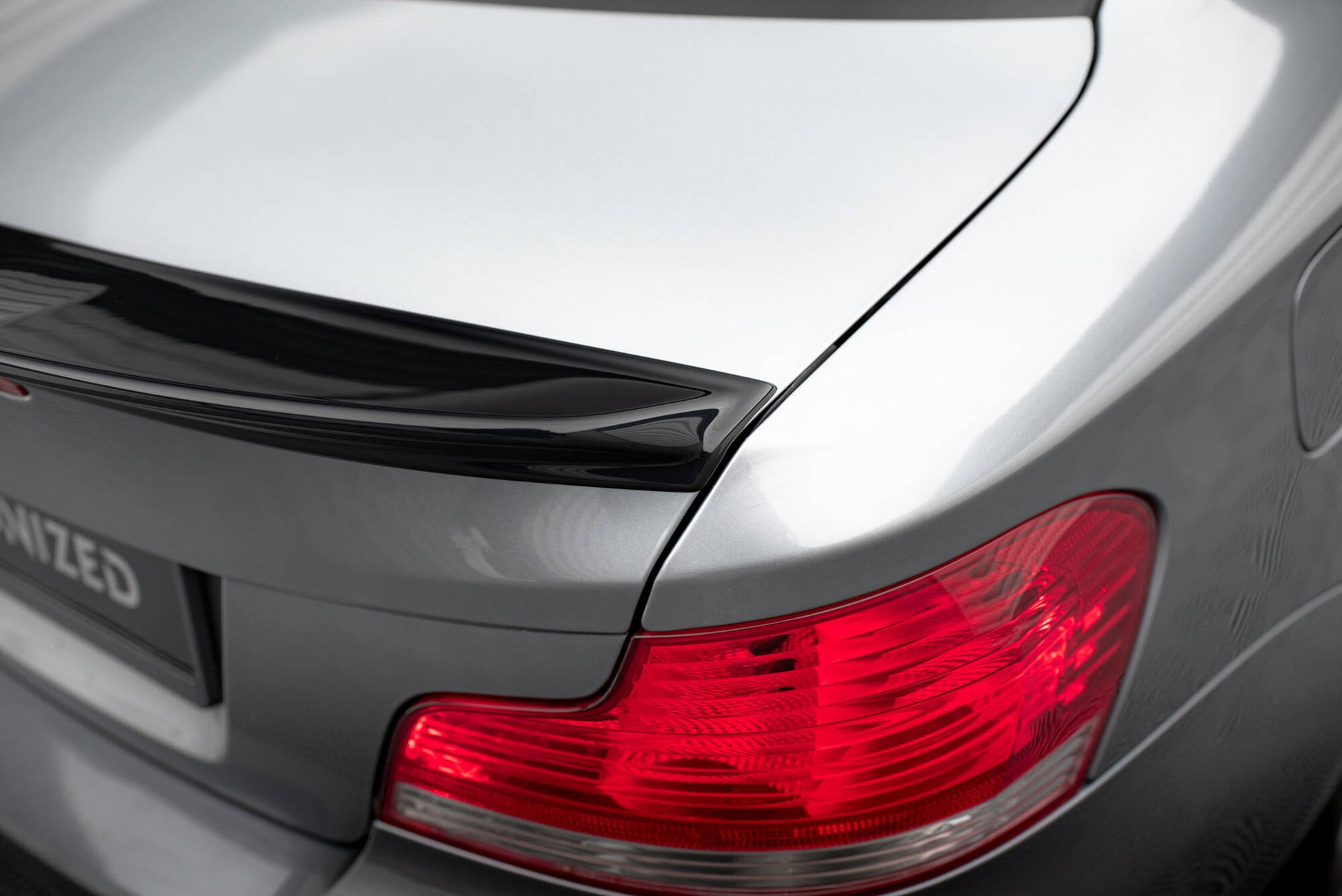 Maxton Spoiler CAP für 3D BMW 1er M-Paket E82 schwarz Hochglanz