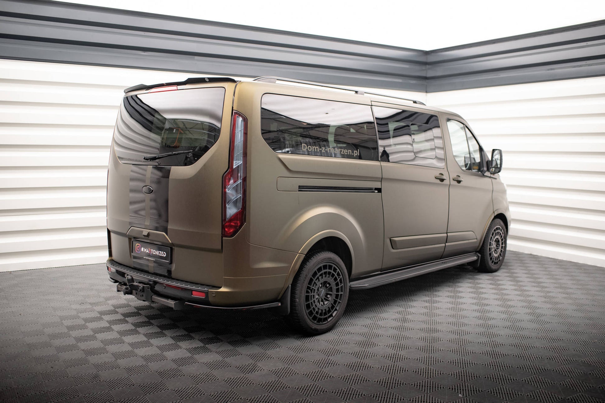 Maxton Spoiler CAP für Ford Tourneo Custom Mk1 Facelift schwarz Hochglanz