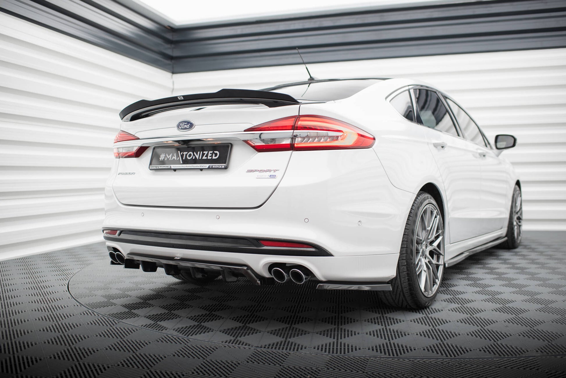 Maxton Mittlerer Diffusor Heck Ansatz DTM Look für Ford Mondeo Sport Mk5 Facelift / Fusion Sport Mk2 Facelift schwarz Hoch...