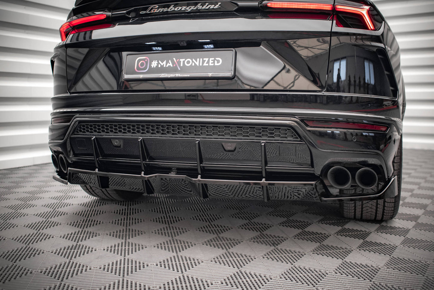 Maxton Mittlerer Diffusor Heck Ansatz DTM Look für Lamborghini Urus Mk1 schwarz Hochglanz