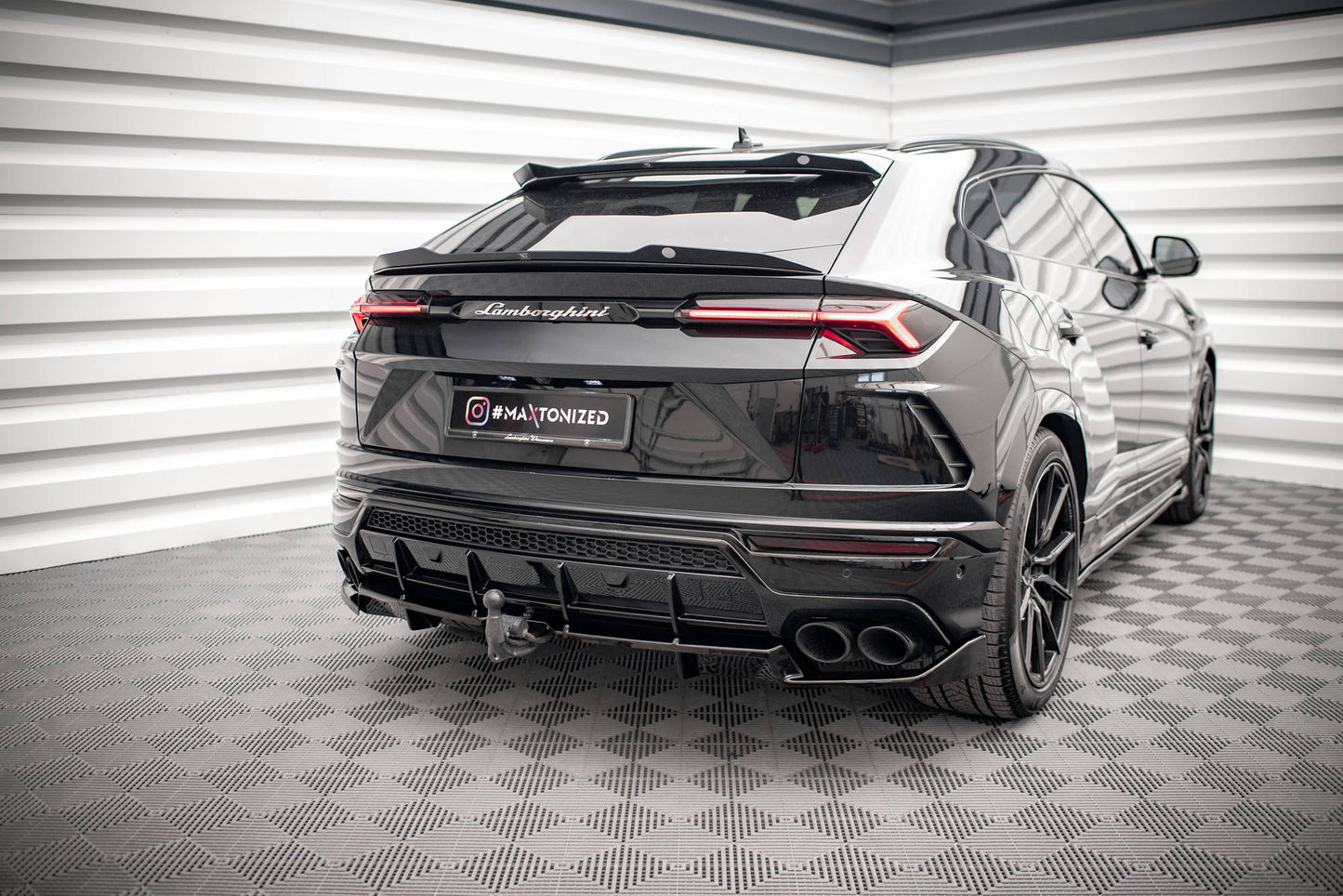 Maxton Mittlerer Diffusor Heck Ansatz DTM Look für Lamborghini Urus Mk1 schwarz Hochglanz
