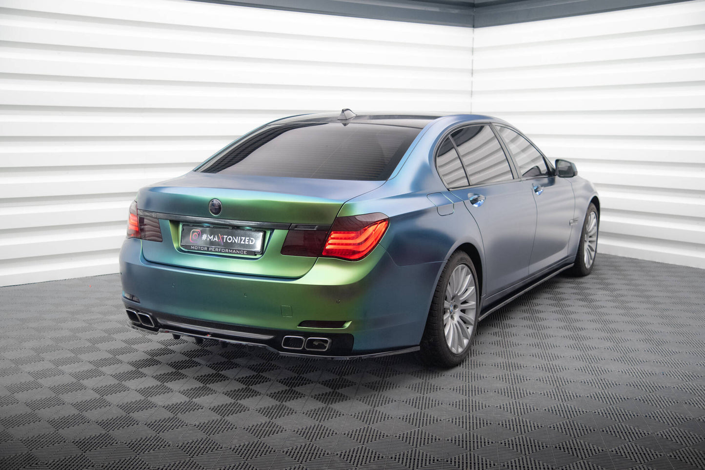 Maxton Mittlerer Diffusor Heck Ansatz DTM Look für BMW 7 F01 schwarz Hochglanz