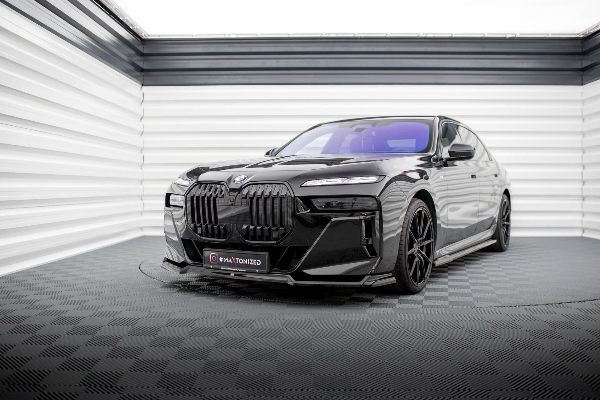Maxton Front Ansatz V.3 für BMW 7 M-Paket / M760e / i7 M-Paket G70   schwarz Hochglanz