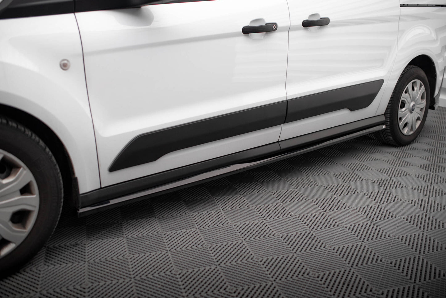 Maxton Seitenschweller Ansatz für Ford Transit Connect Mk2 Facelift schwarz Hochglanz