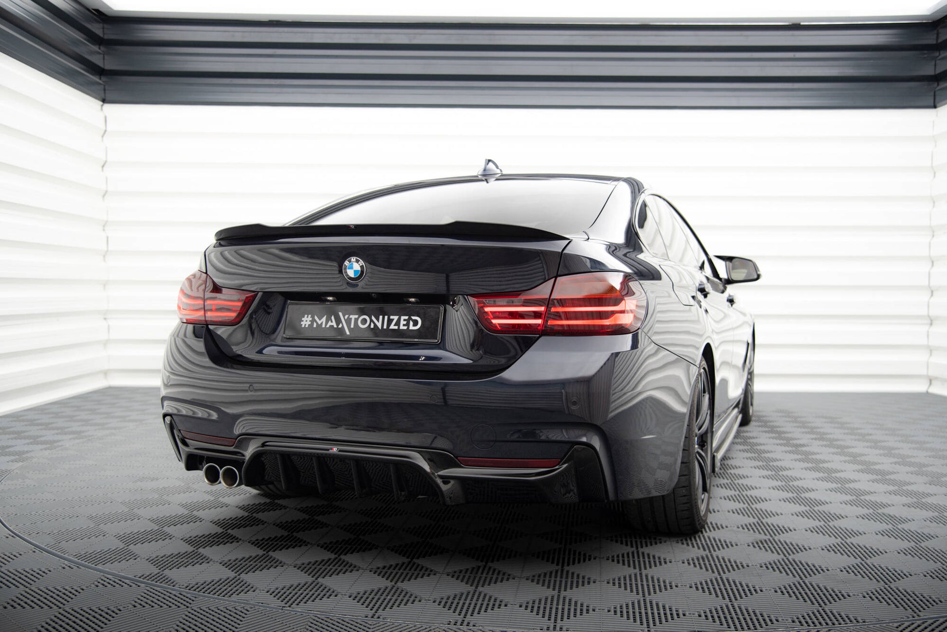 Maxton Diffusor Heck Ansatz für BMW 4er Coupe / Gran Coupe / Cabrio M-Paket F32 / F36 / F33 (Version mit einseitigem Auspuff)