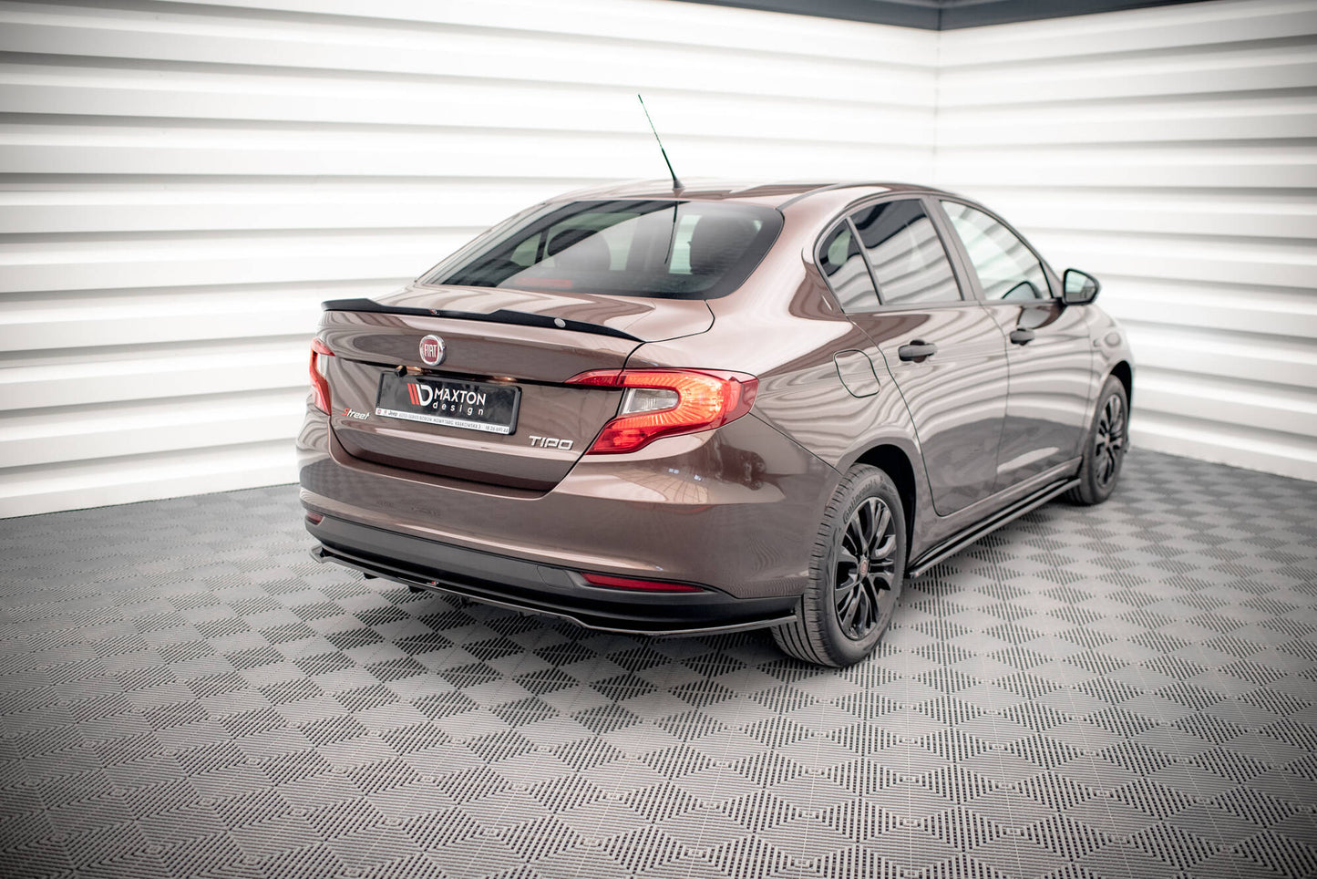 Maxton Mittlerer Diffusor Heck Ansatz DTM Look für Fiat Tipo S Limousine Mk1 schwarz Hochglanz