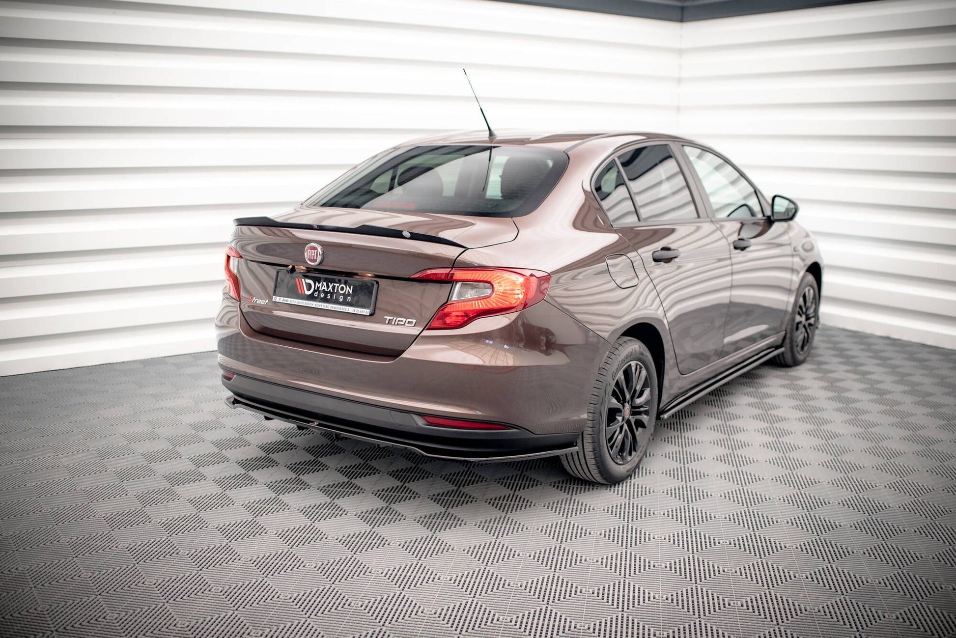 Maxton Mittlerer Diffusor Heck Ansatz DTM Look für Fiat Tipo S Limousine Mk1 schwarz Hochglanz
