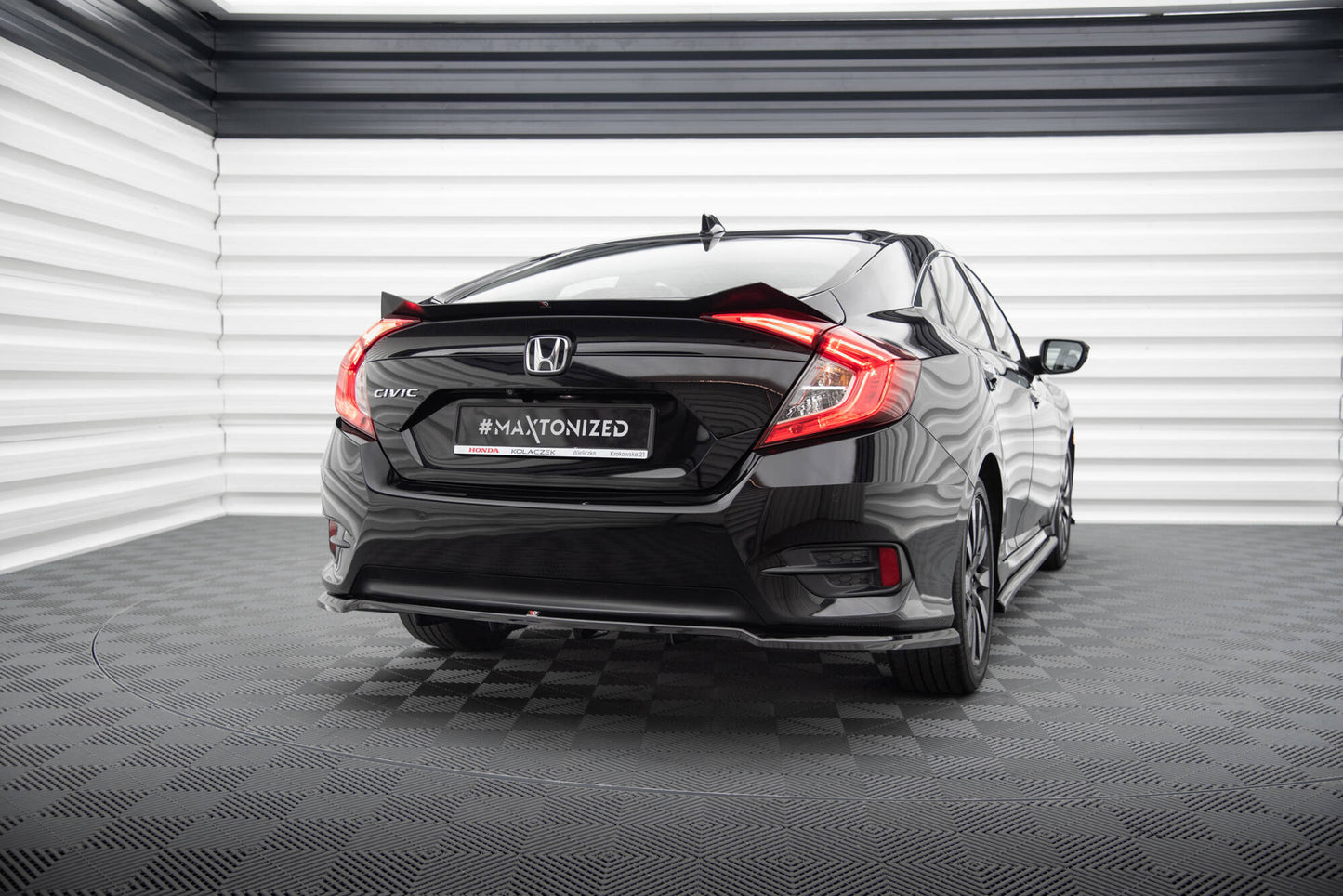 Maxton Mittlerer Diffusor Heck Ansatz DTM Look für Honda Civic Mk10 schwarz Hochglanz