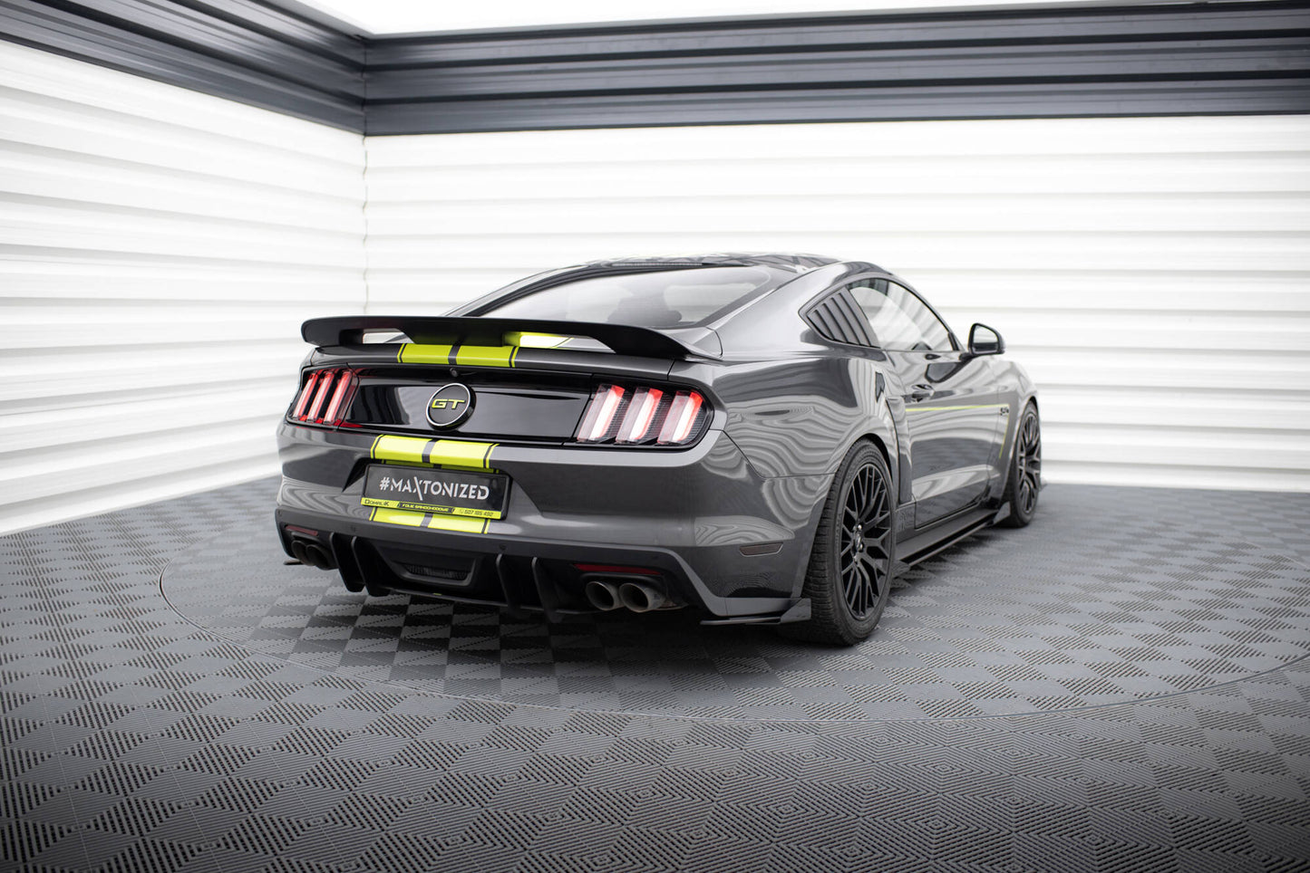 Maxton Street Pro Heck Ansatz Flaps Diffusor +Flaps für Ford Mustang GT Mk6  schwarz Hochglanz