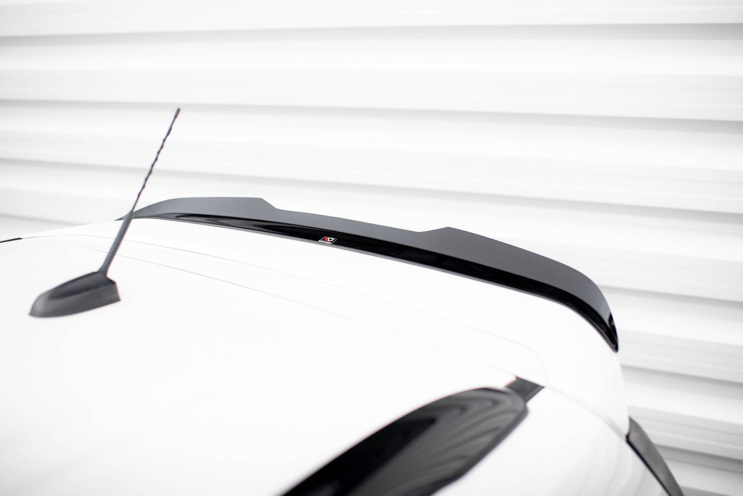 Maxton Spoiler CAP für Ford Kuga ST-Line Mk2 schwarz Hochglanz