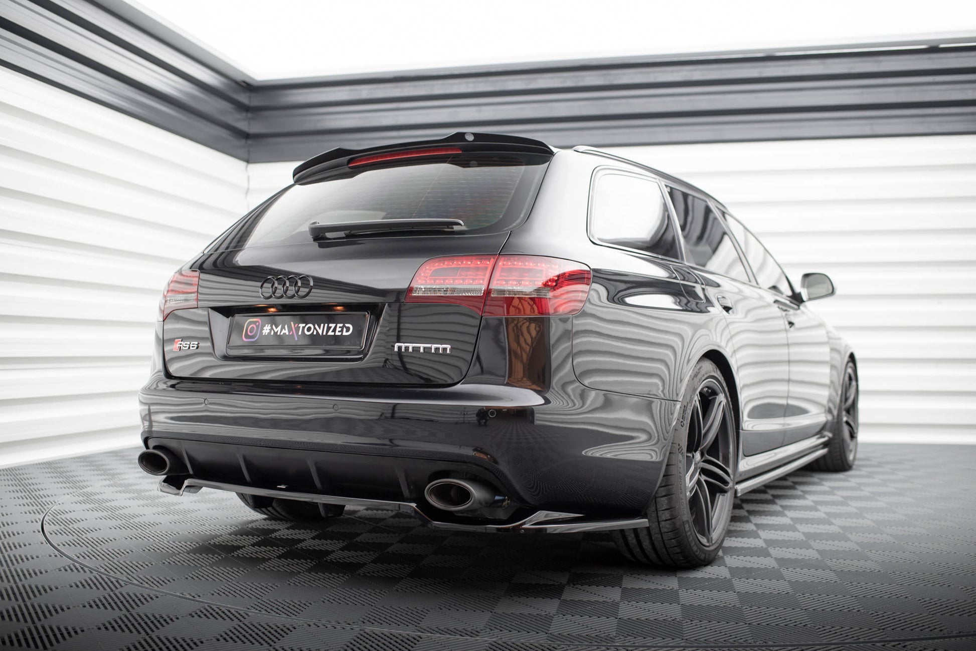 Maxton Mittlerer Diffusor Heck Ansatz DTM Look für Audi RS6 Avant C6 schwarz Hochglanz