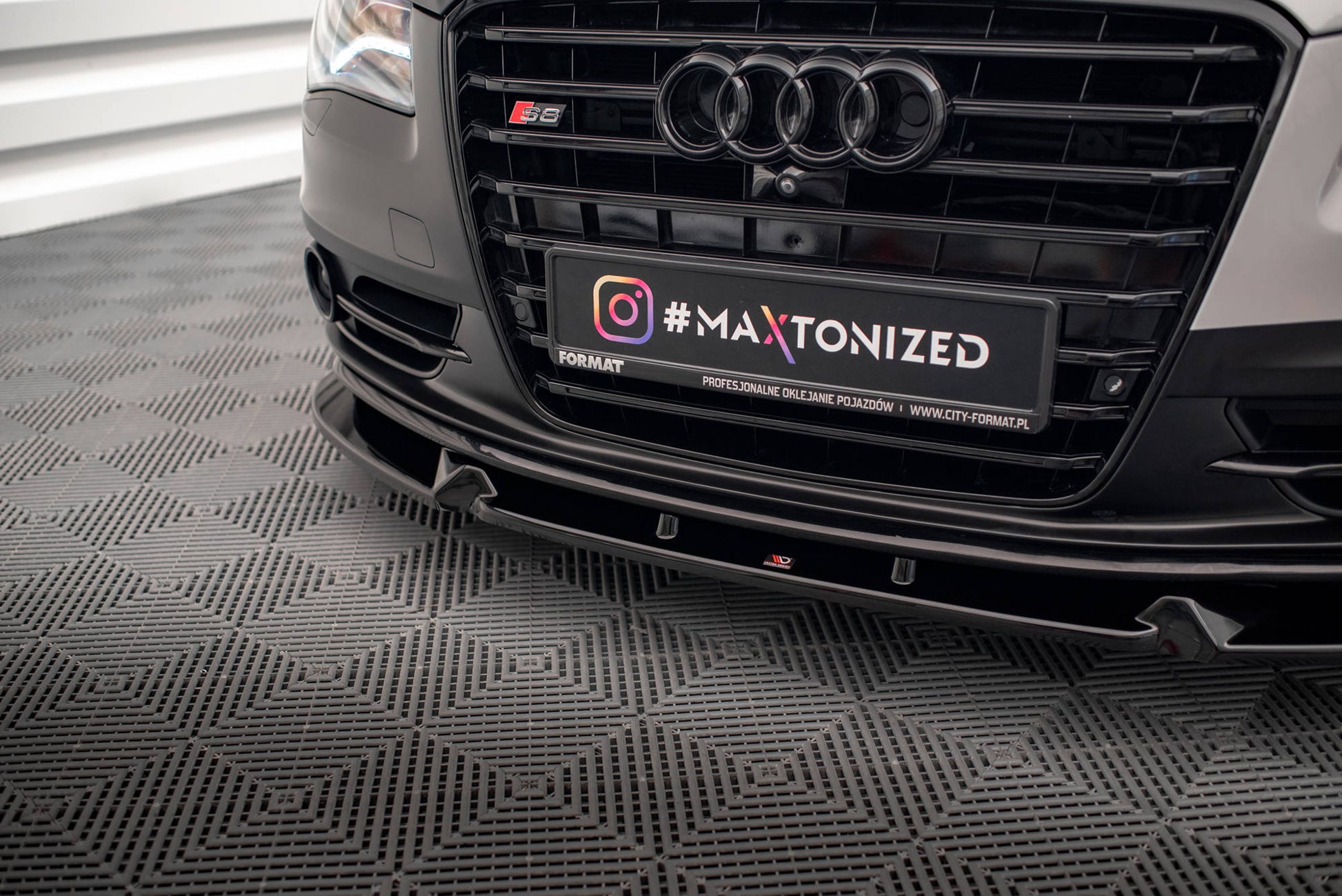 Maxton Front Ansatz V.2 für Audi S8 D4 schwarz Hochglanz