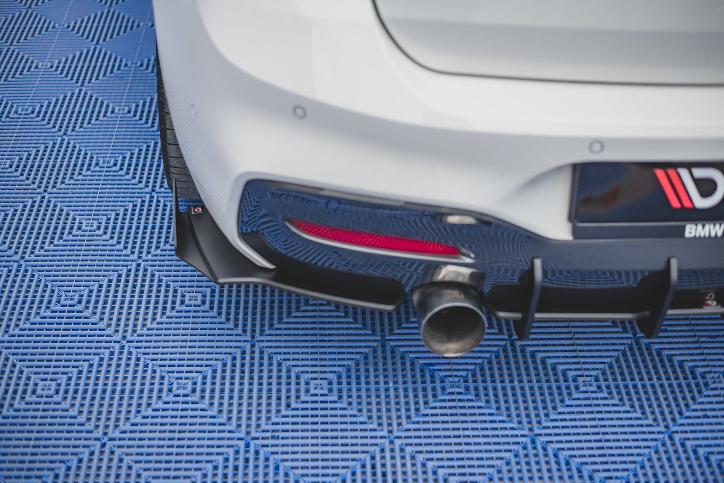 Maxton Robuste Racing Heck Ansatz Flaps Diffusor V.2 +Flaps für BMW 1er F20 M140i  schwarz Hochglanz