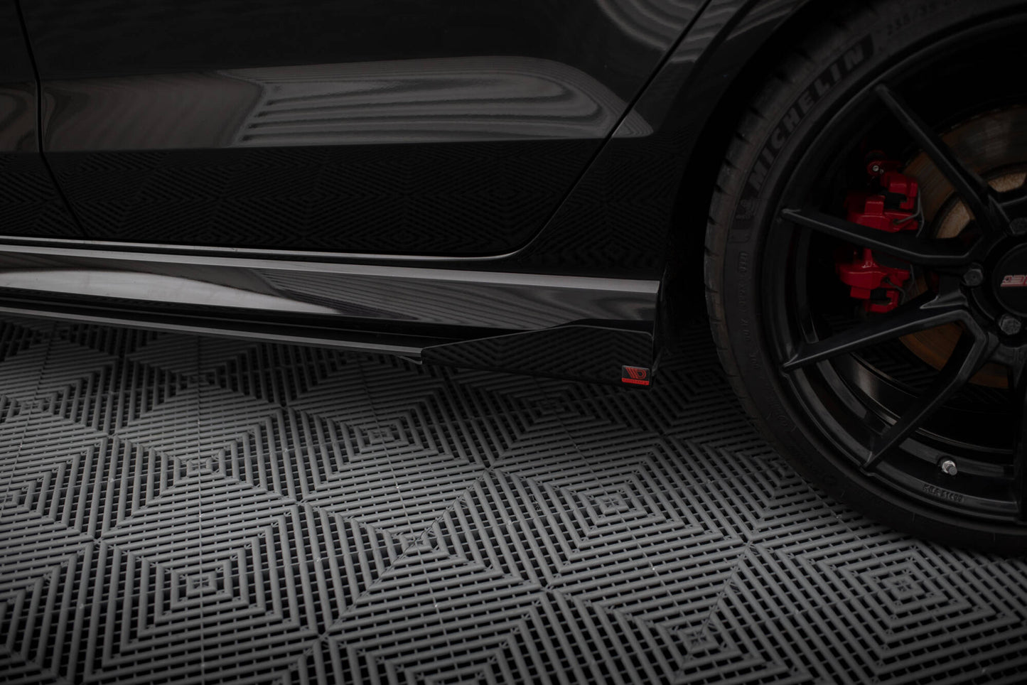 Maxton Side Flaps Audi RS3 Limousine 8V Facelift schwarz Hochglanz