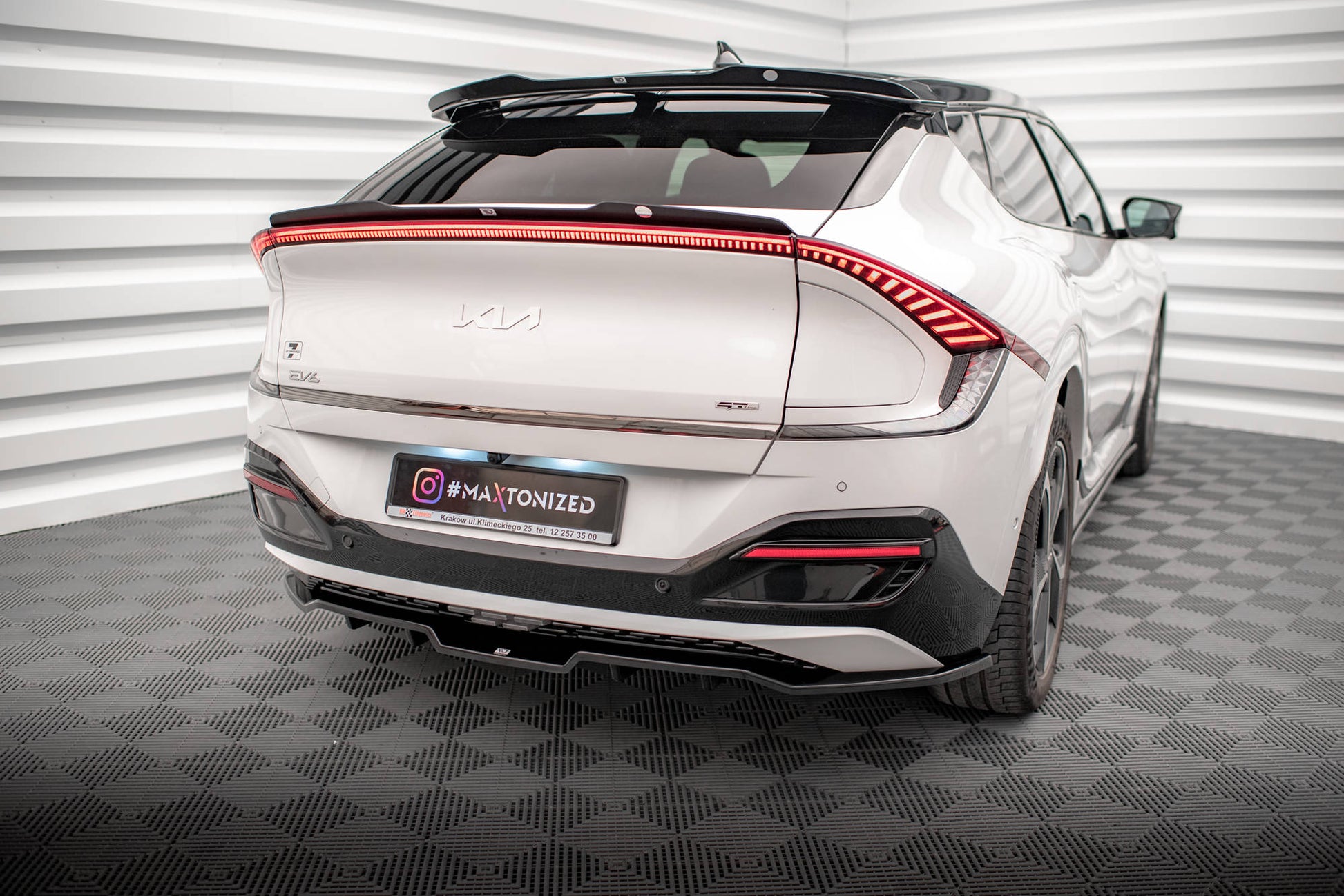 Maxton Mittlerer Diffusor Heck Ansatz DTM Look für Kia EV6 GT-Line Mk1 schwarz Hochglanz