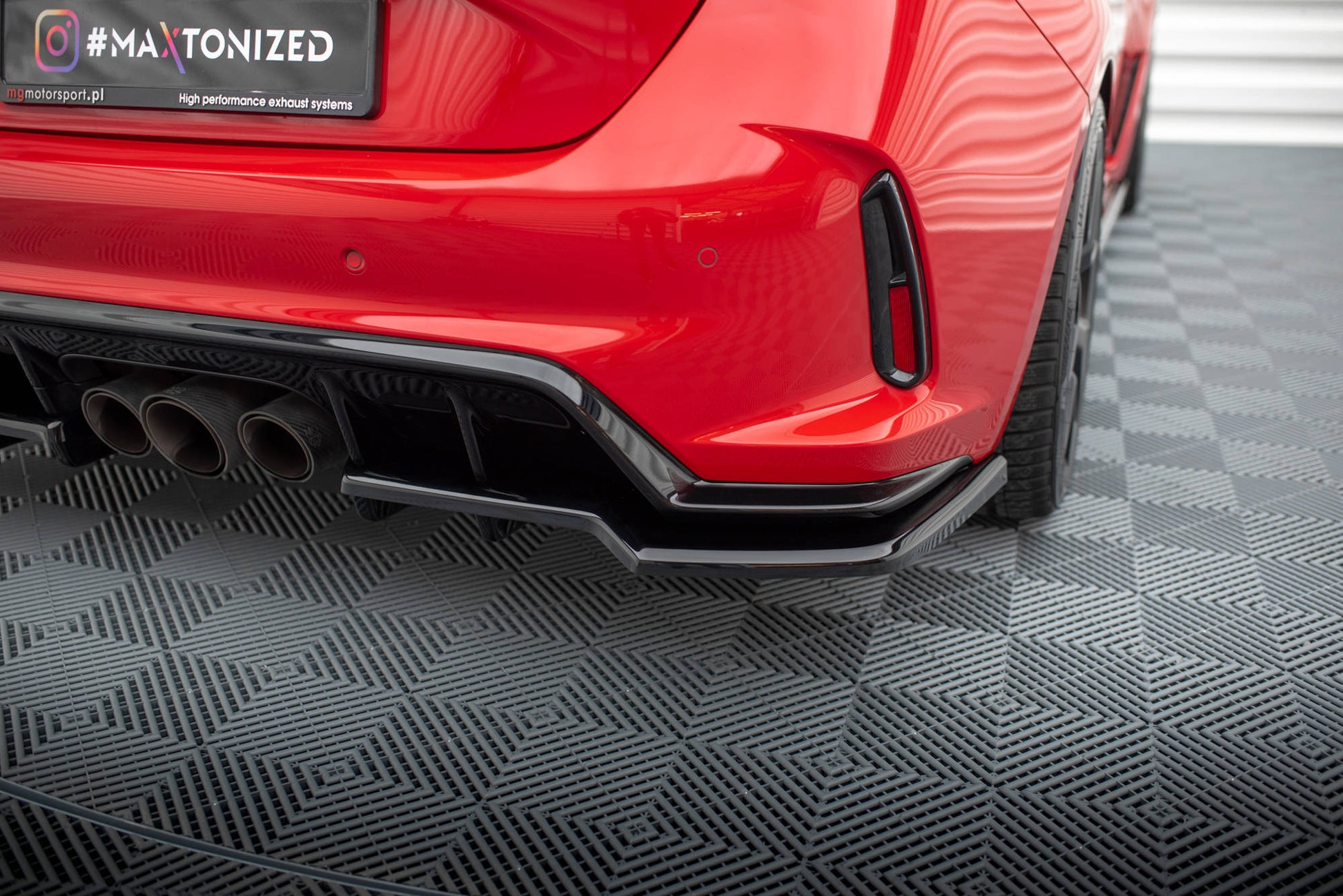 Maxton Mittlerer Diffusor Heck Ansatz DTM Look für V.1 Honda Civic Type-R Mk 11 schwarz Hochglanz