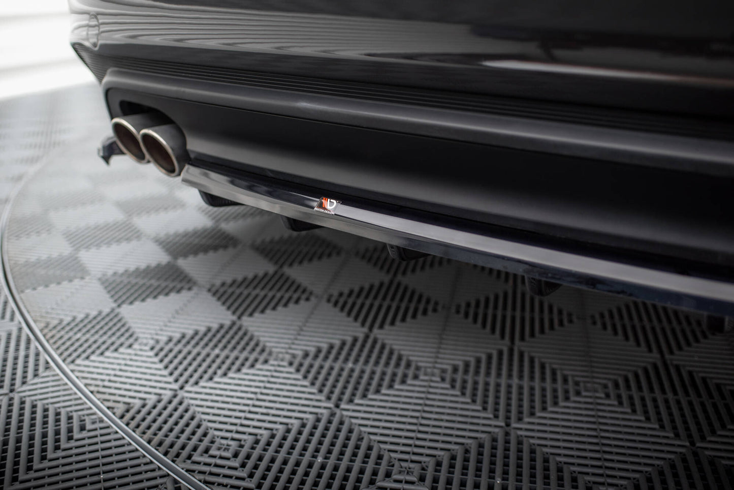 Maxton Mittlerer Diffusor Heck Ansatz DTM Look für Jaguar XE X760 Facelift schwarz Hochglanz